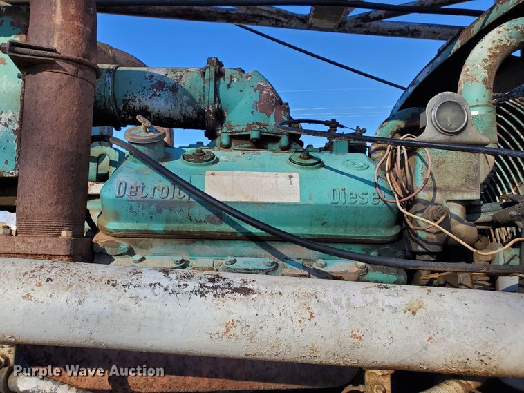 image for item HW9593 2000 Peterbilt 385  drilling rig truck