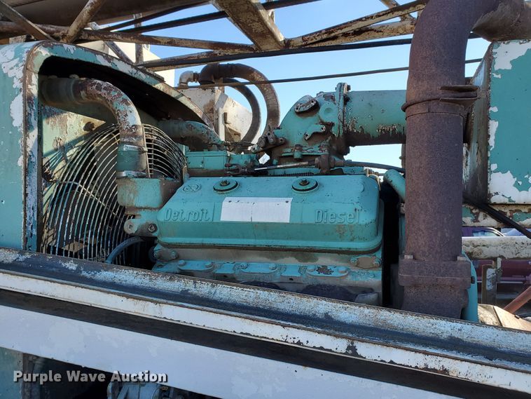 image for item HW9593 2000 Peterbilt 385  drilling rig truck