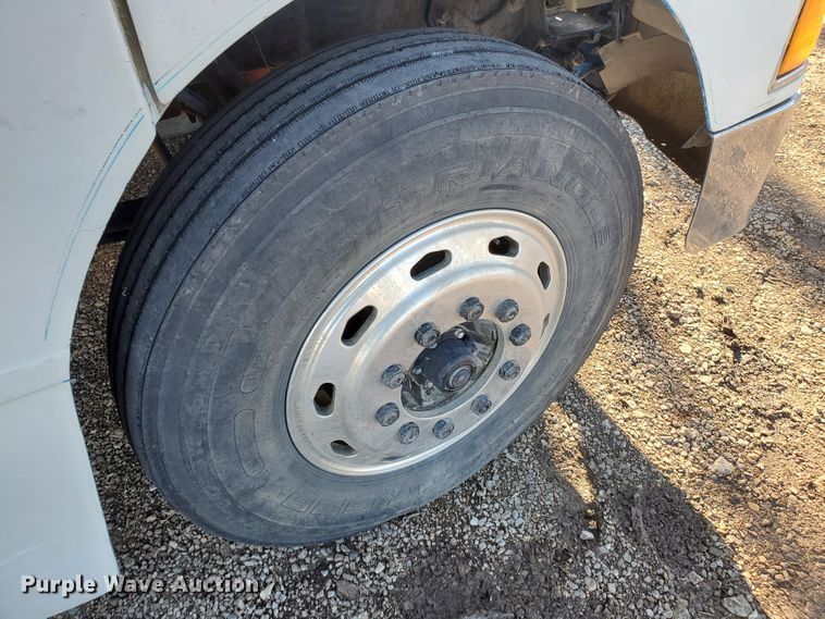 image for item HW9593 2000 Peterbilt 385  drilling rig truck