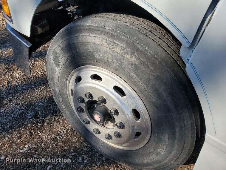 image for item HW9593 2000 Peterbilt 385  drilling rig truck