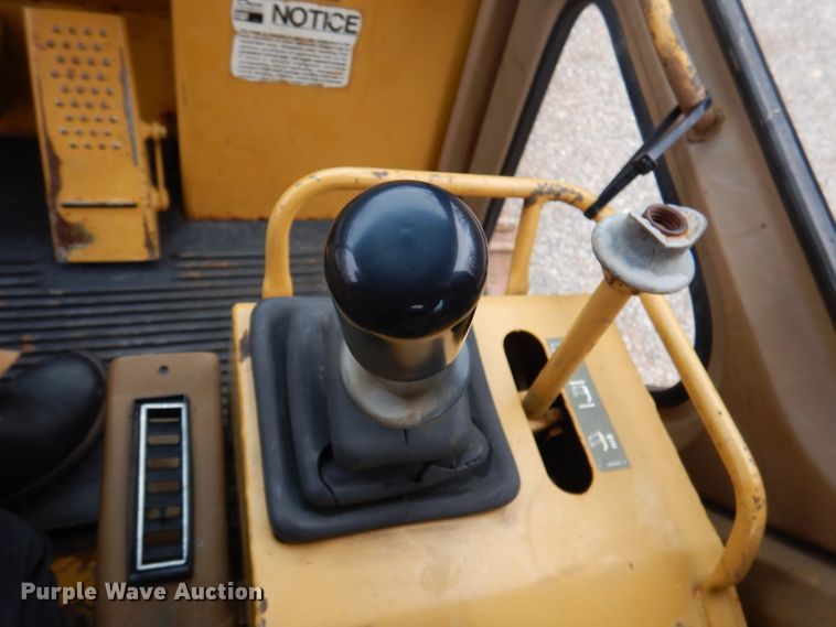 image for item DA5273 1988 Caterpillar 963  track loader