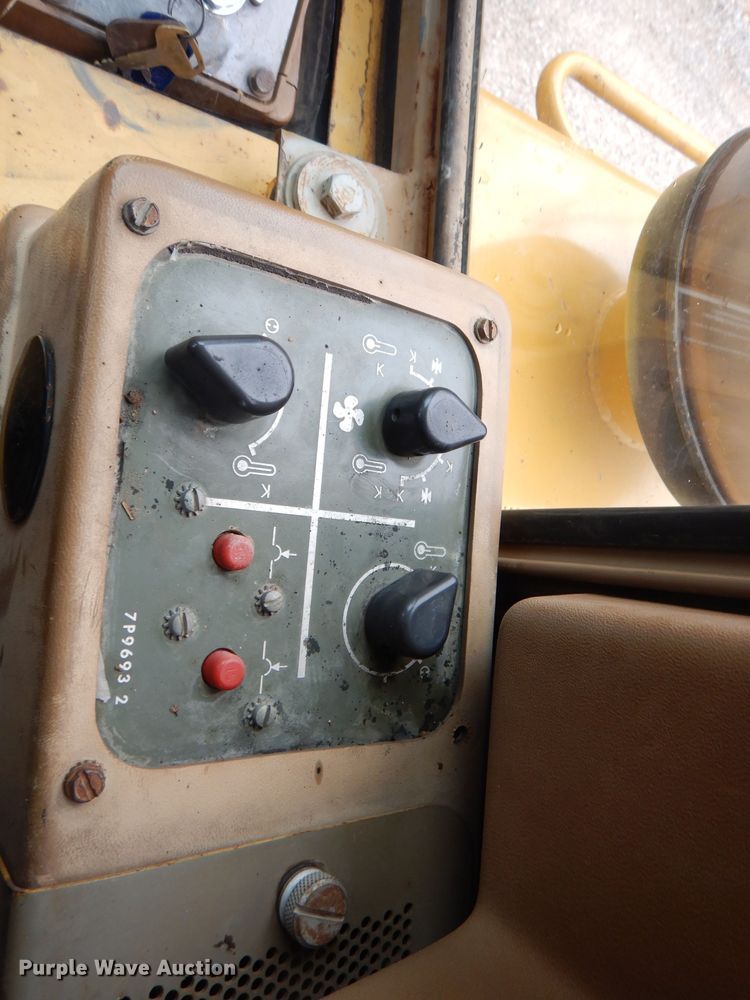 image for item DA5273 1988 Caterpillar 963  track loader