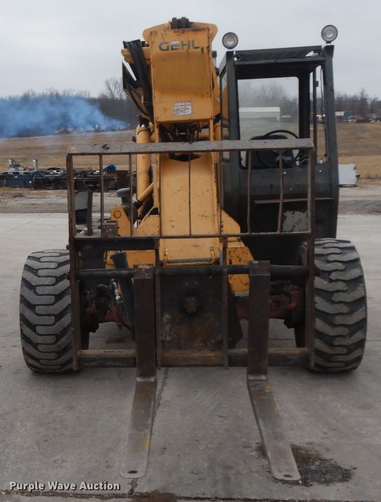 image for item DF3242 Gehl 553  telehandler