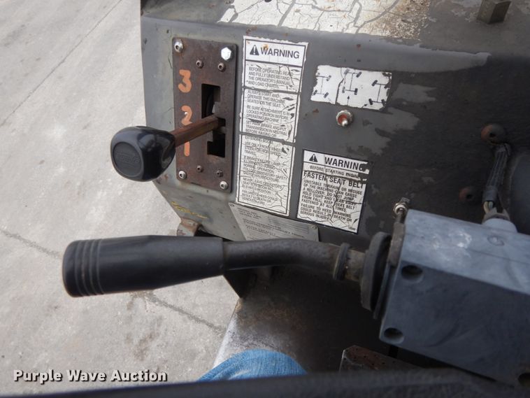 image for item DF3242 Gehl 553  telehandler