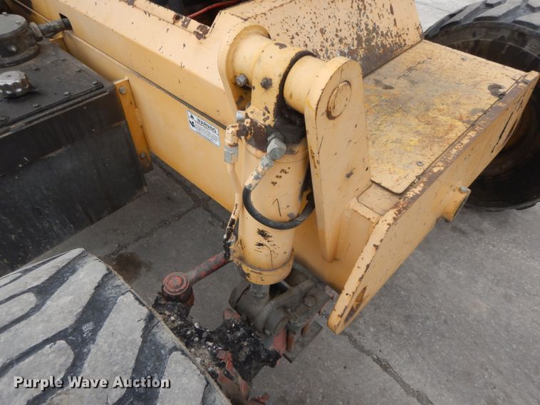 image for item DF3242 Gehl 553  telehandler