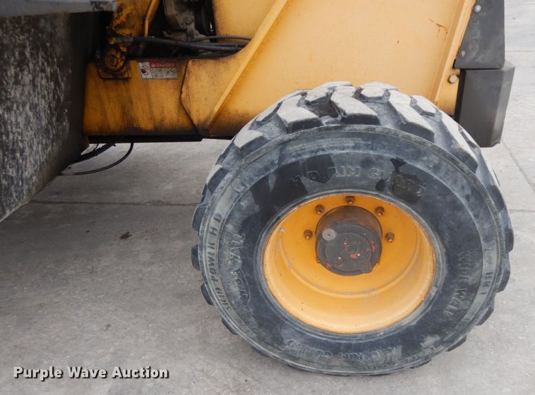 image for item DF3242 Gehl 553  telehandler