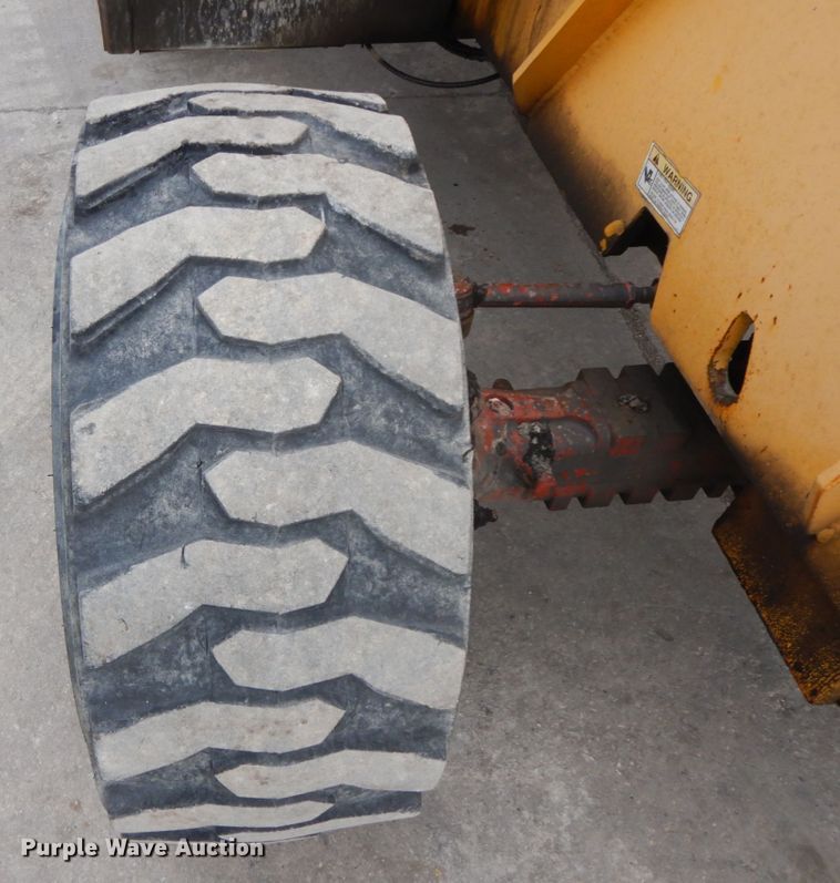 image for item DF3242 Gehl 553  telehandler