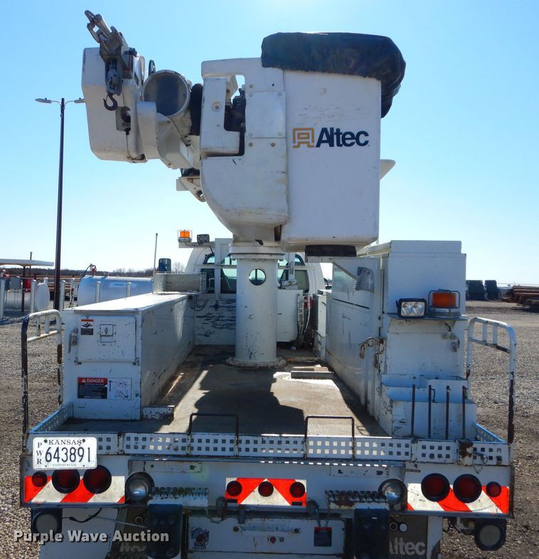 image for item DH4349 2006 Chevrolet C7500  bucket truck