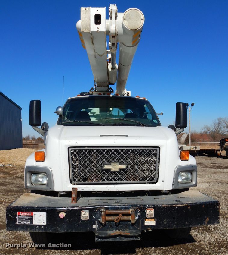 image for item DH4349 2006 Chevrolet C7500  bucket truck
