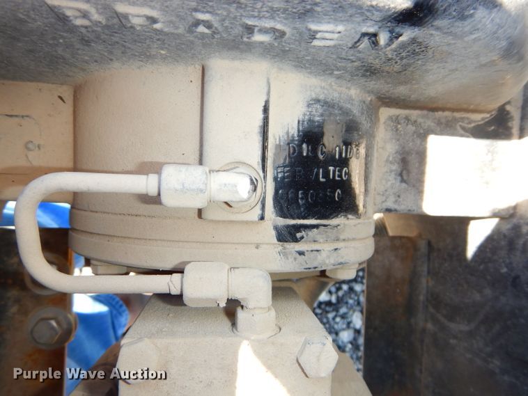 image for item DH4349 2006 Chevrolet C7500  bucket truck