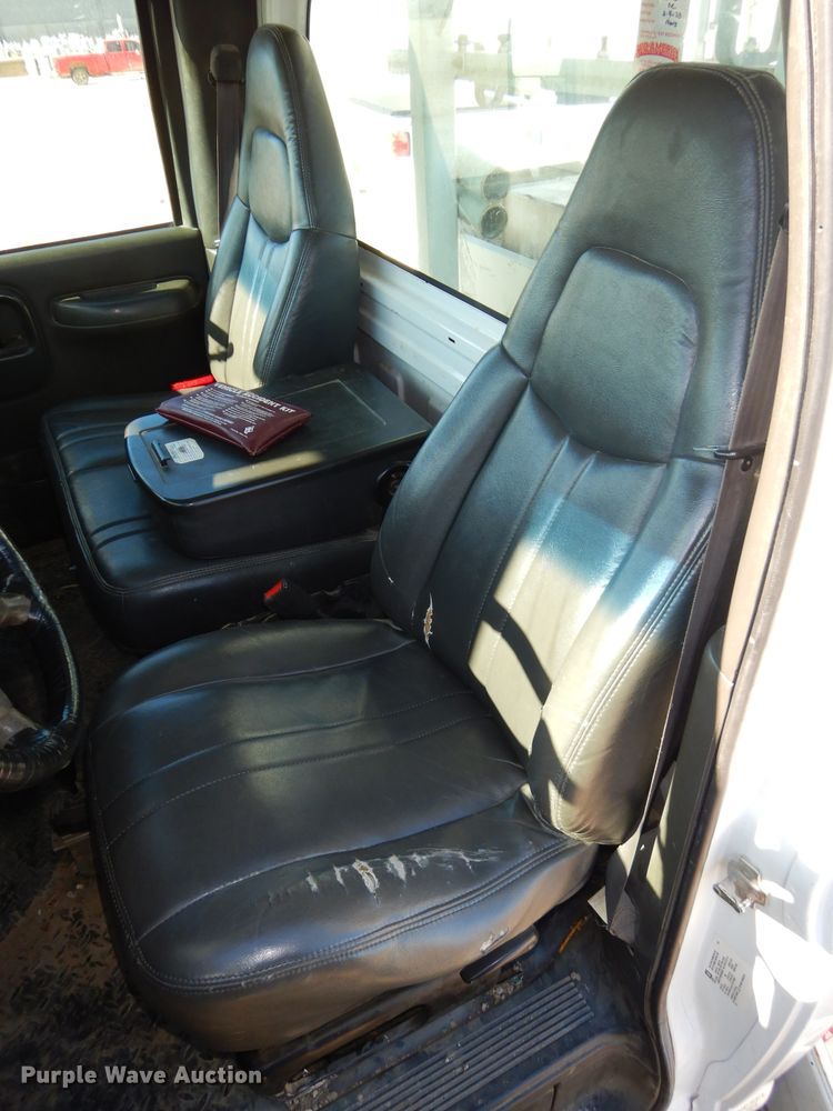 image for item DH4349 2006 Chevrolet C7500  bucket truck