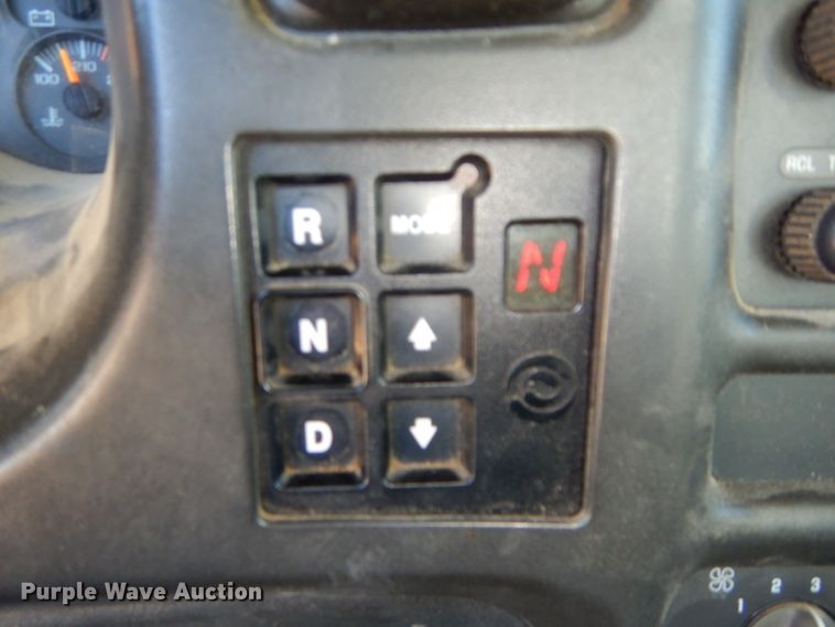 image for item DH4349 2006 Chevrolet C7500  bucket truck