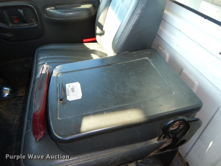 image for item DH4349 2006 Chevrolet C7500  bucket truck