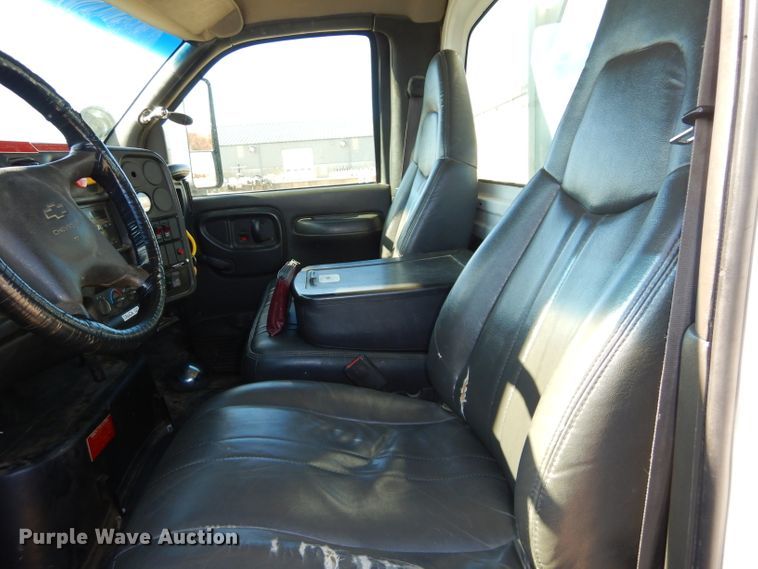 image for item DH4349 2006 Chevrolet C7500  bucket truck