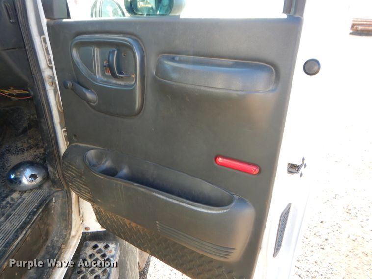 image for item DH4349 2006 Chevrolet C7500  bucket truck