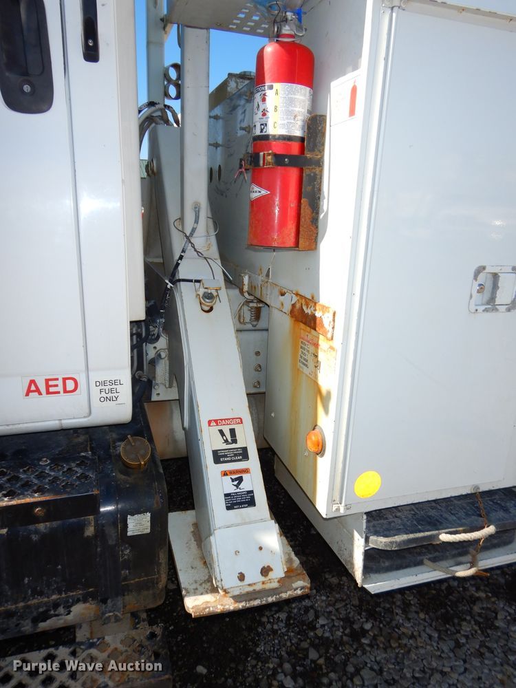 image for item DH4349 2006 Chevrolet C7500  bucket truck