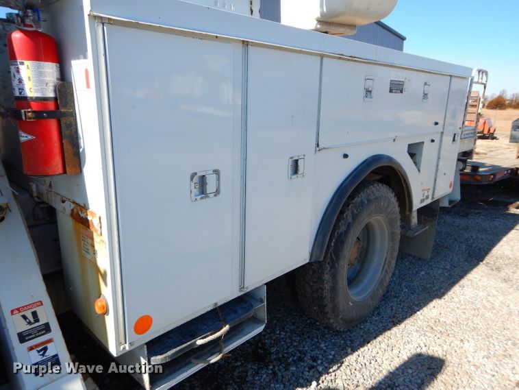 image for item DH4349 2006 Chevrolet C7500  bucket truck