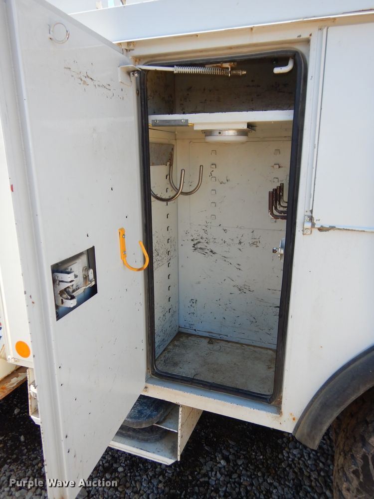 image for item DH4349 2006 Chevrolet C7500  bucket truck