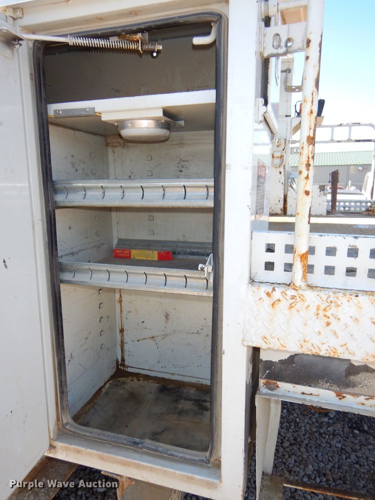 image for item DH4349 2006 Chevrolet C7500  bucket truck