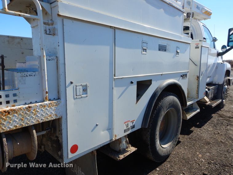 image for item DH4349 2006 Chevrolet C7500  bucket truck