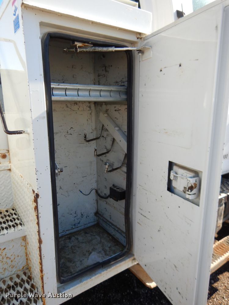 image for item DH4349 2006 Chevrolet C7500  bucket truck