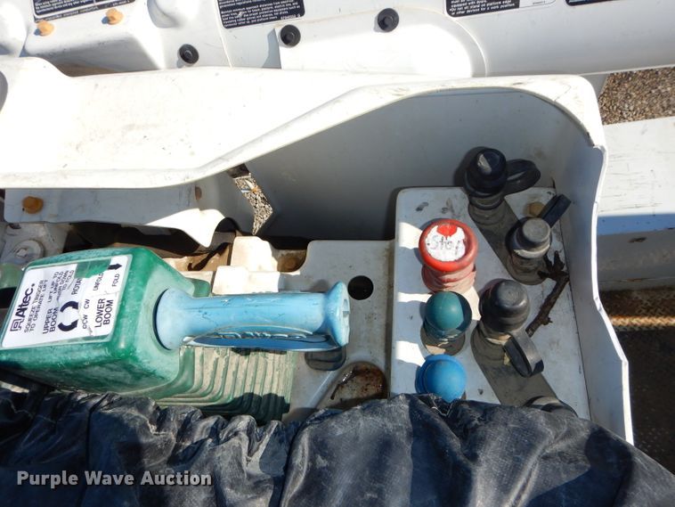 image for item DH4349 2006 Chevrolet C7500  bucket truck