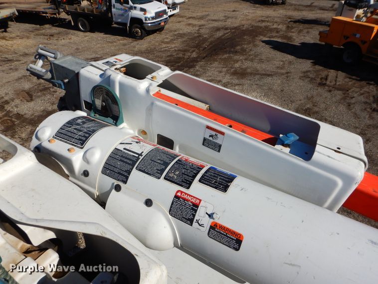 image for item DH4349 2006 Chevrolet C7500  bucket truck