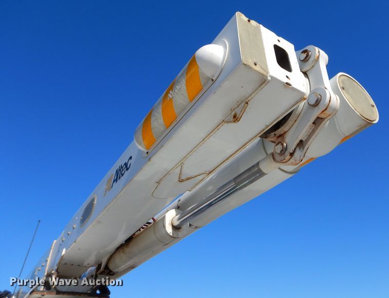 image for item DH4349 2006 Chevrolet C7500  bucket truck