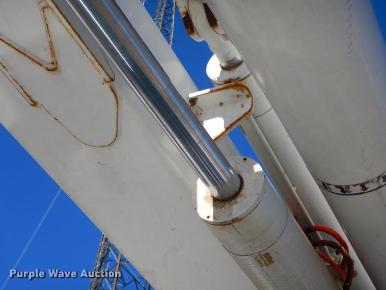 image for item DH4349 2006 Chevrolet C7500  bucket truck