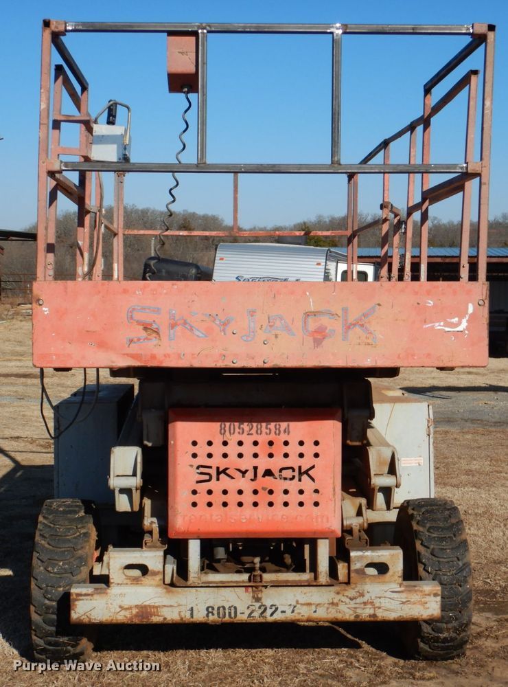image for item DJ0372 1996 Skyjack SJ8231F  scissor lift