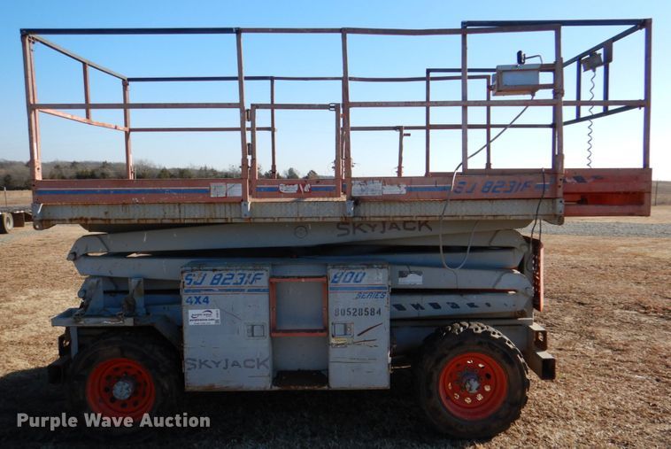 image for item DJ0372 1996 Skyjack SJ8231F  scissor lift