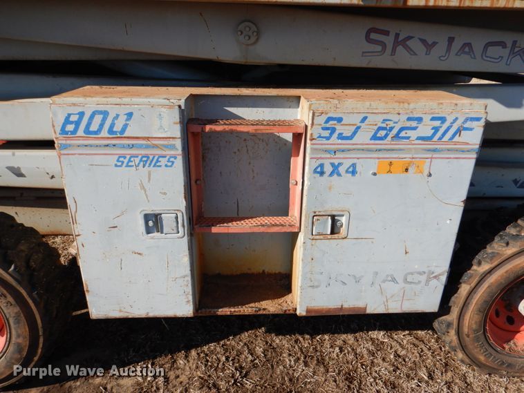image for item DJ0372 1996 Skyjack SJ8231F  scissor lift