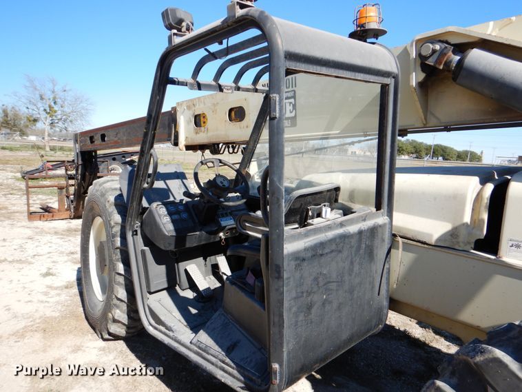 image for item DJ0761 2008 Ingersoll Rand VR-1044C  telehandler
