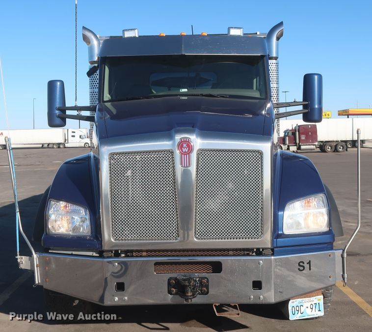 image for item DJ1824 2015 Kenworth T880  dump truck