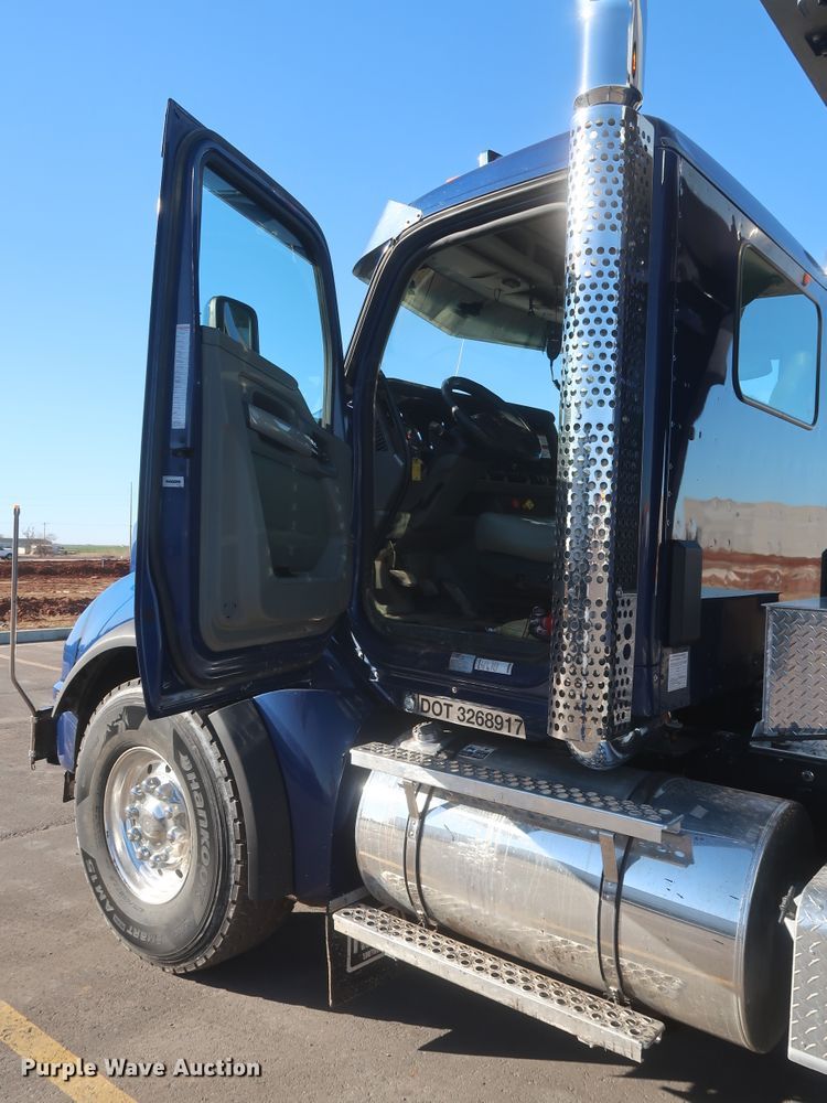 image for item DJ1824 2015 Kenworth T880  dump truck