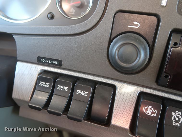 image for item DJ1824 2015 Kenworth T880  dump truck