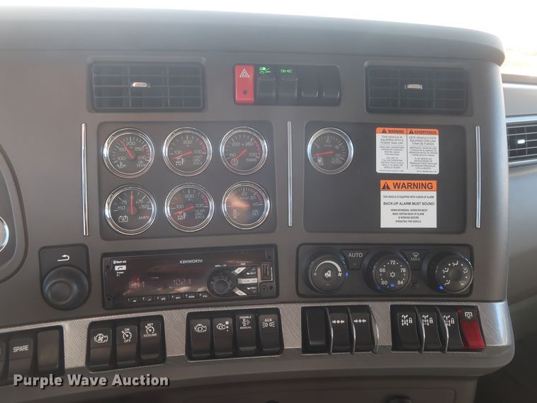 image for item DJ1824 2015 Kenworth T880  dump truck