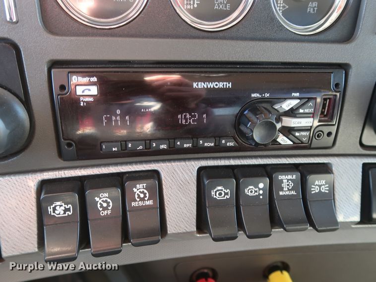 image for item DJ1824 2015 Kenworth T880  dump truck