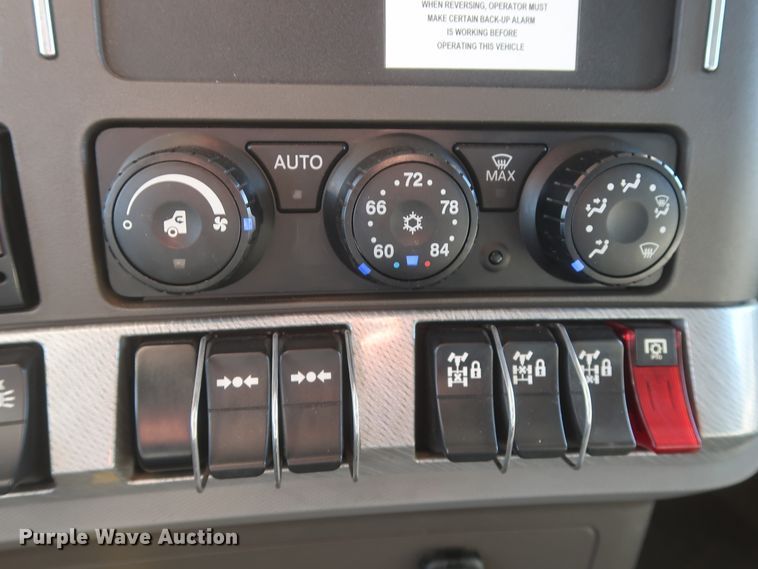 image for item DJ1824 2015 Kenworth T880  dump truck