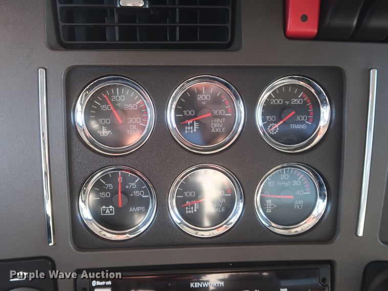 image for item DJ1824 2015 Kenworth T880  dump truck