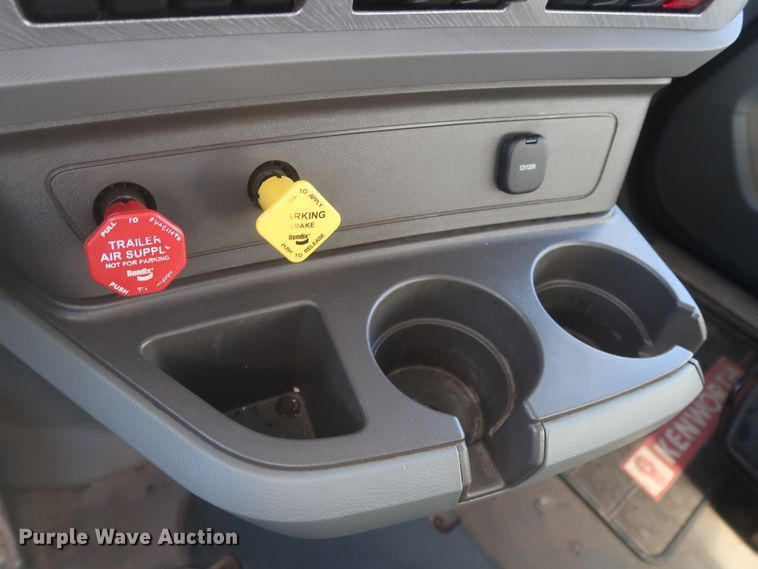 image for item DJ1824 2015 Kenworth T880  dump truck