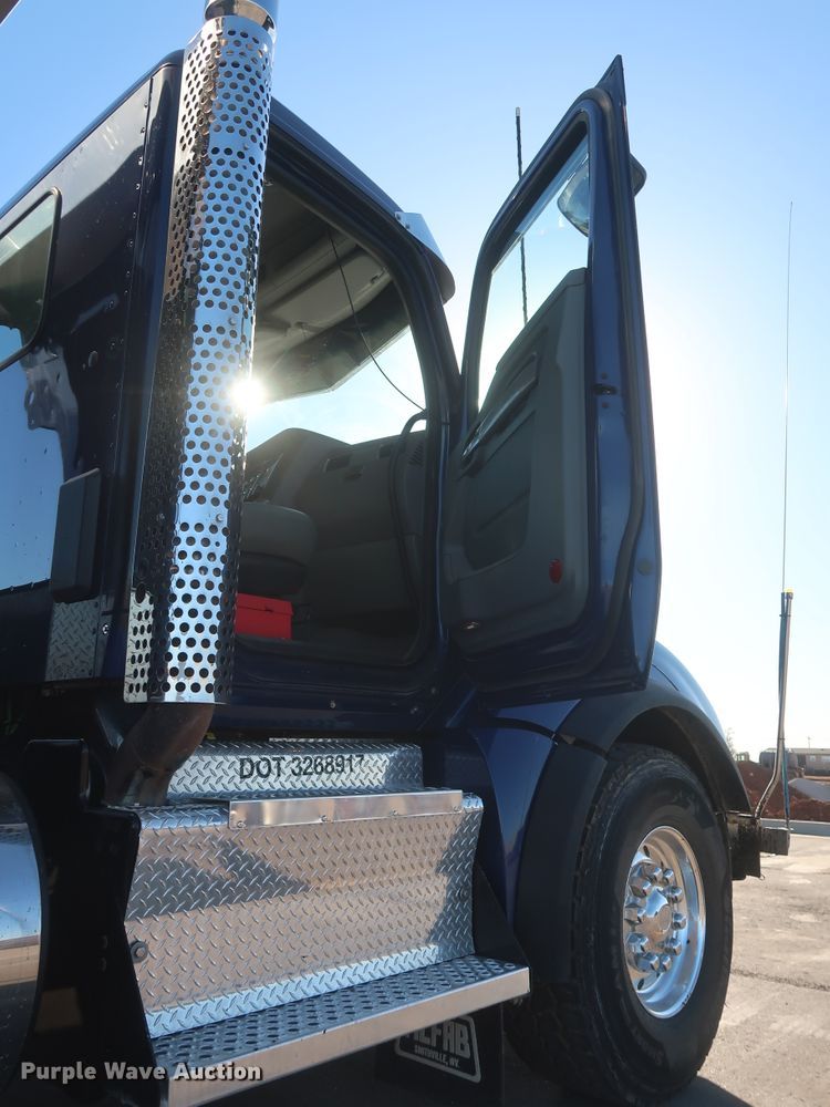 image for item DJ1824 2015 Kenworth T880  dump truck