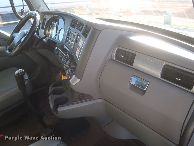 image for item DJ1824 2015 Kenworth T880  dump truck