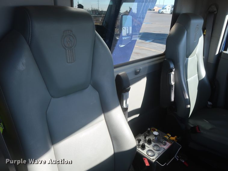 image for item DJ1824 2015 Kenworth T880  dump truck