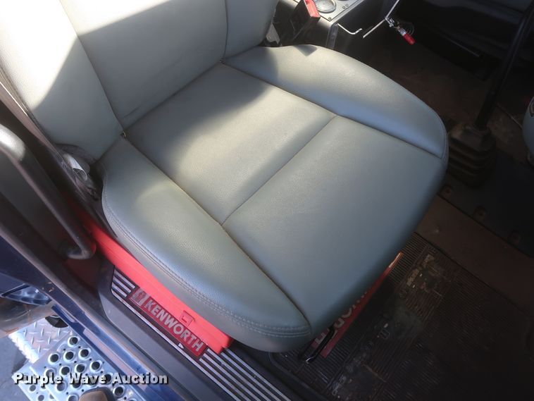 image for item DJ1824 2015 Kenworth T880  dump truck