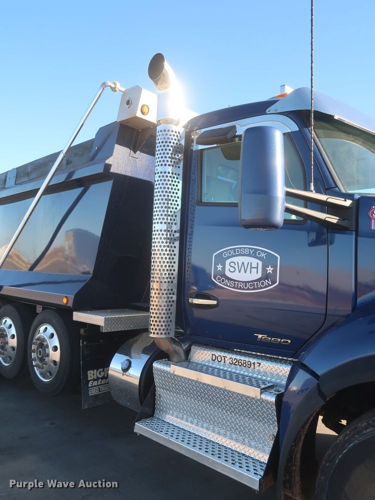 image for item DJ1824 2015 Kenworth T880  dump truck