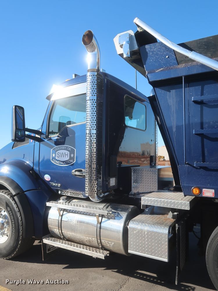 image for item DJ1824 2015 Kenworth T880  dump truck