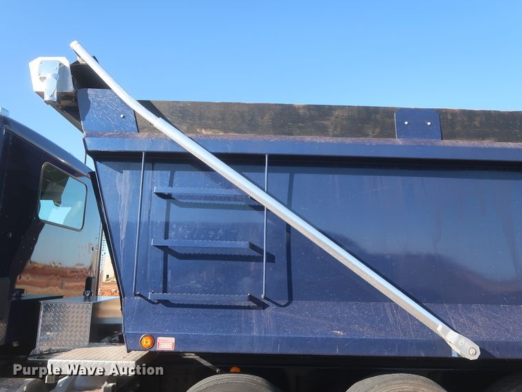 image for item DJ1824 2015 Kenworth T880  dump truck