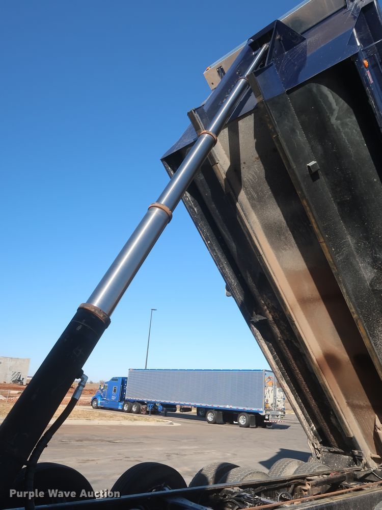 image for item DJ1824 2015 Kenworth T880  dump truck