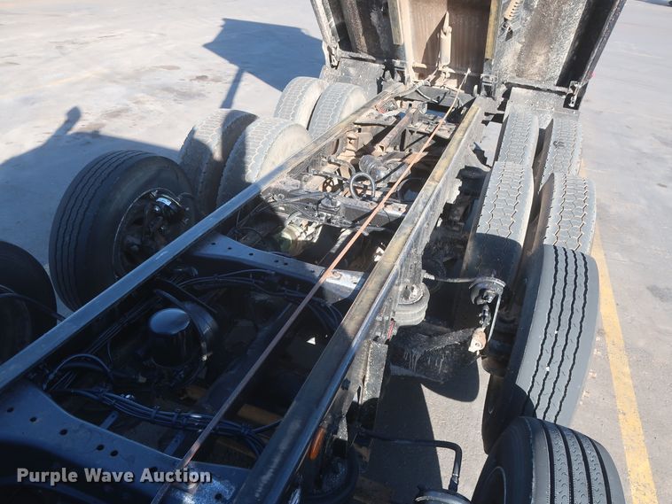 image for item DJ1824 2015 Kenworth T880  dump truck